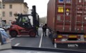 LKW gegen Bruecke wegen Rettungsgasse Koeln Muelheim P55